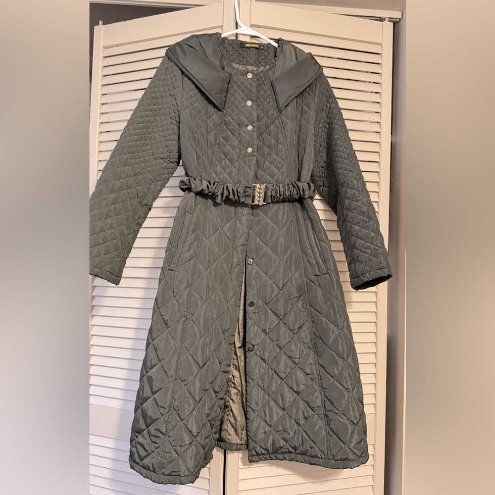 Winter jacket. padded. luxury. It warms. Perfect for winter.With belt Olivegreen